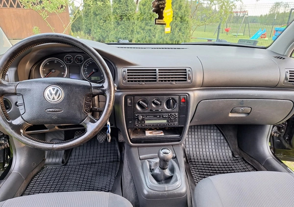 Volkswagen Passat cena 12400 przebieg: 206321, rok produkcji 2004 z Skępe małe 67